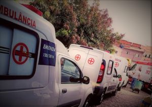 AMBULÂNCIAS FAZEM TRANSPORTE DE PACIENTES COM SUSPEITA DE COVID-19